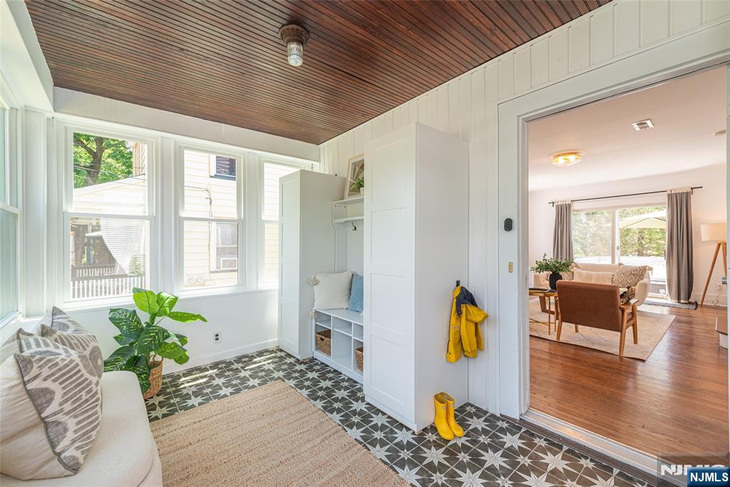 35 Howe Avenue Montclair, NJ 07042 - Photo 5 of 49