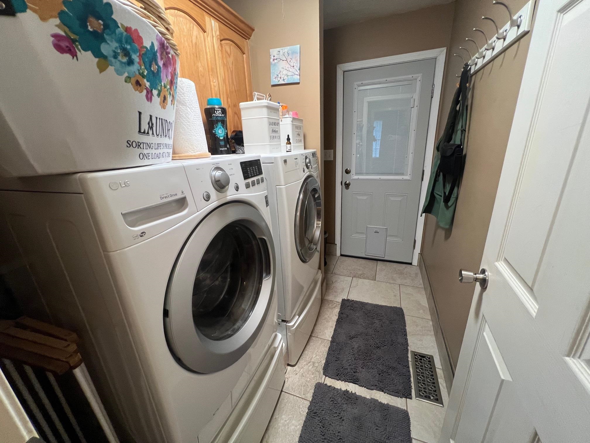 880 Double Springs Loop Savannah, TN 38372 - Photo 19 of 40 a close up view of a washer and dryer
