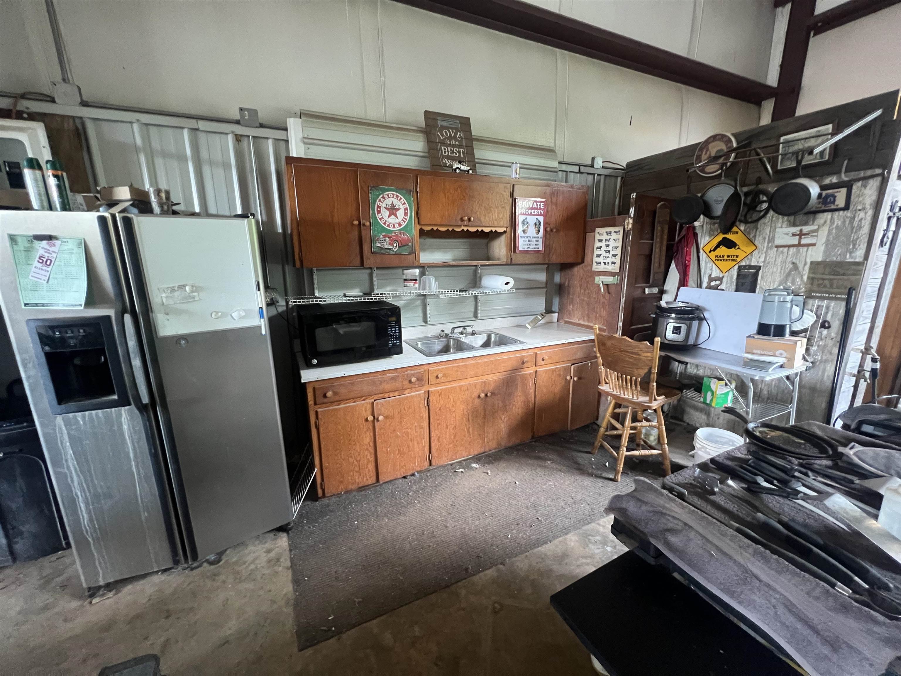 880 Double Springs Loop Savannah, TN 38372 - Photo 32 of 40 a room with furniture and a flat screen tv