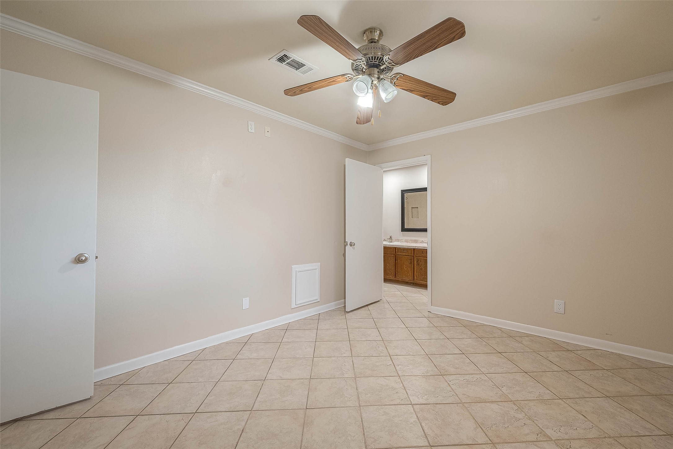 1503 Miles Street Rosenberg, TX 77471 - Photo 19 of 25 an empty room with closet and windows