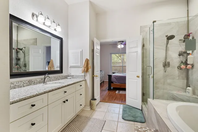 $265,000 | 127 East Greenhill Terrace Place, The Woodlands, TX 77382