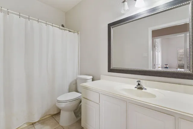 $265,000 | 127 East Greenhill Terrace Place, The Woodlands, TX 77382