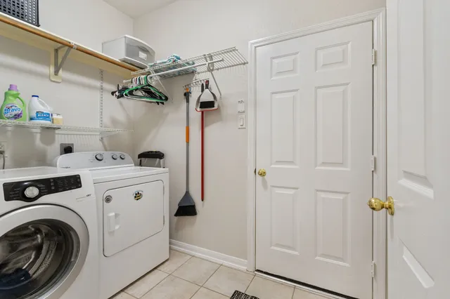 $265,000 | 127 East Greenhill Terrace Place, The Woodlands, TX 77382