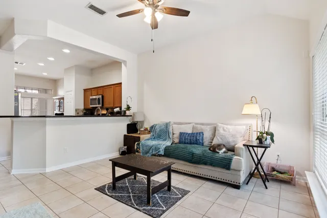 $265,000 | 127 East Greenhill Terrace Place, The Woodlands, TX 77382