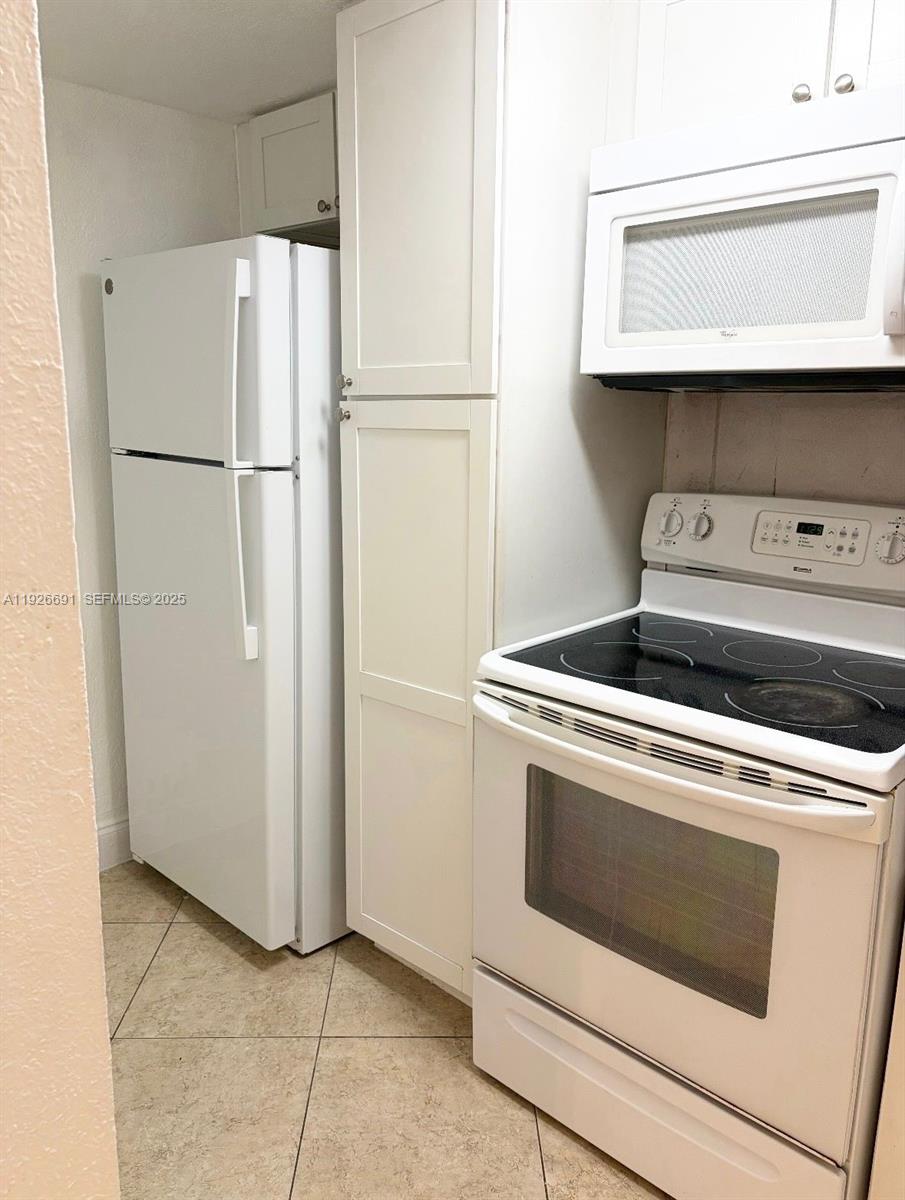 8003 West 6th Avenue, Unit B Hialeah, FL 33014 - Photo 11 of 19 a utility room with dryer and washer