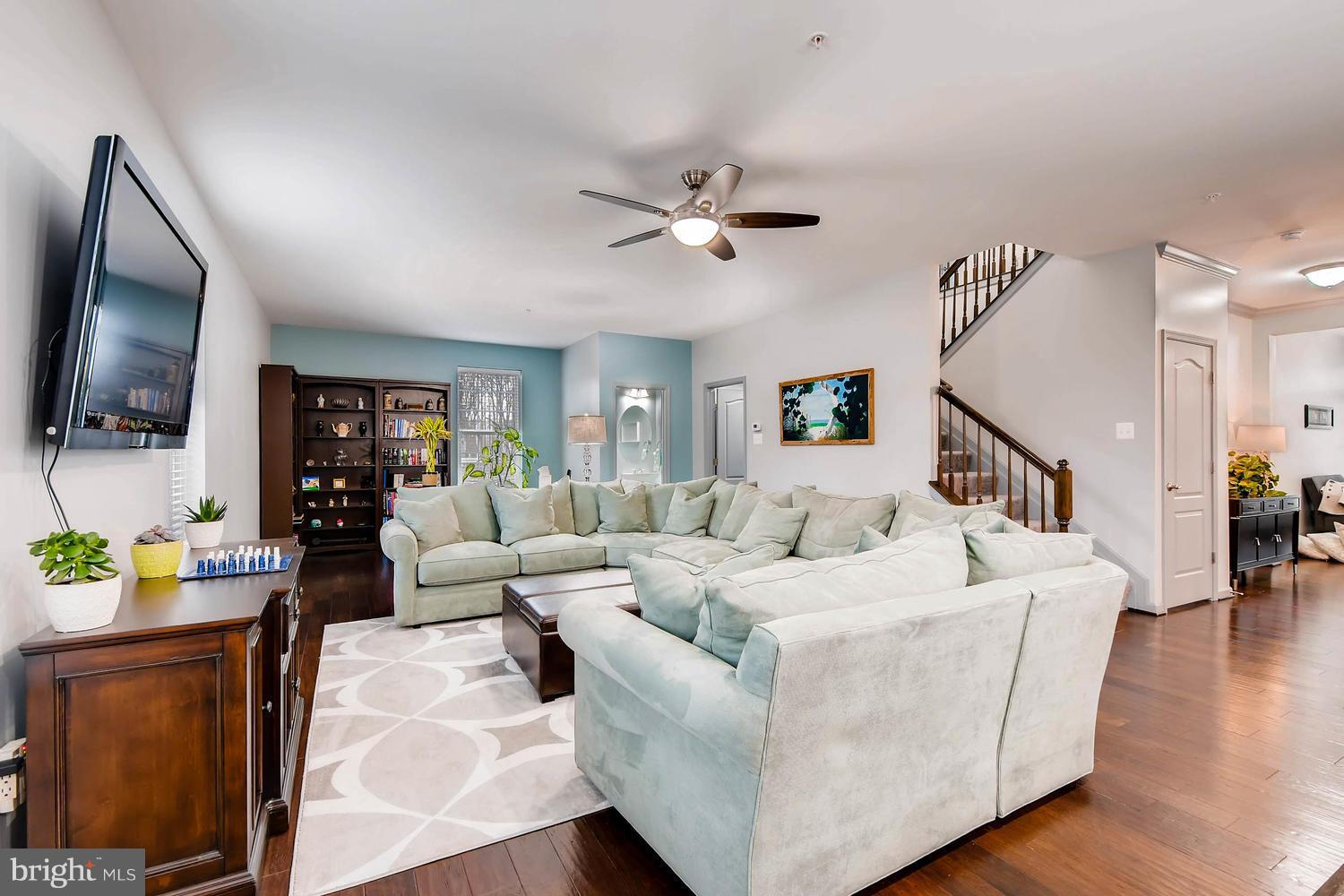 10521 Braddock Run Road Baltimore, MD 21220 - Photo 4 of 30 Large living room w/HW flooring