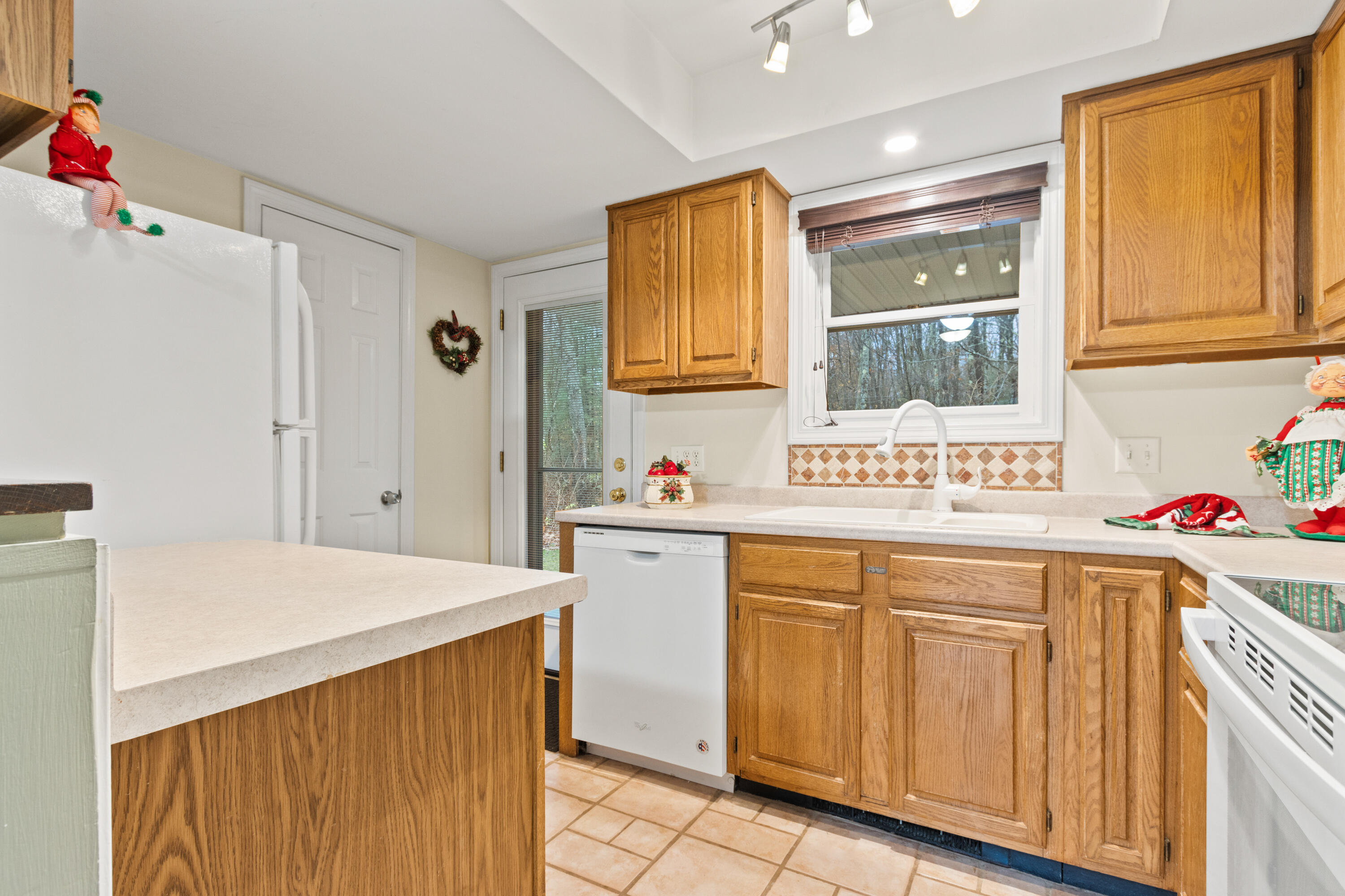 29 Old Orchard Road, Unit 10 Saco, ME 04072 - Photo 11 of 49 20251110TR-71011