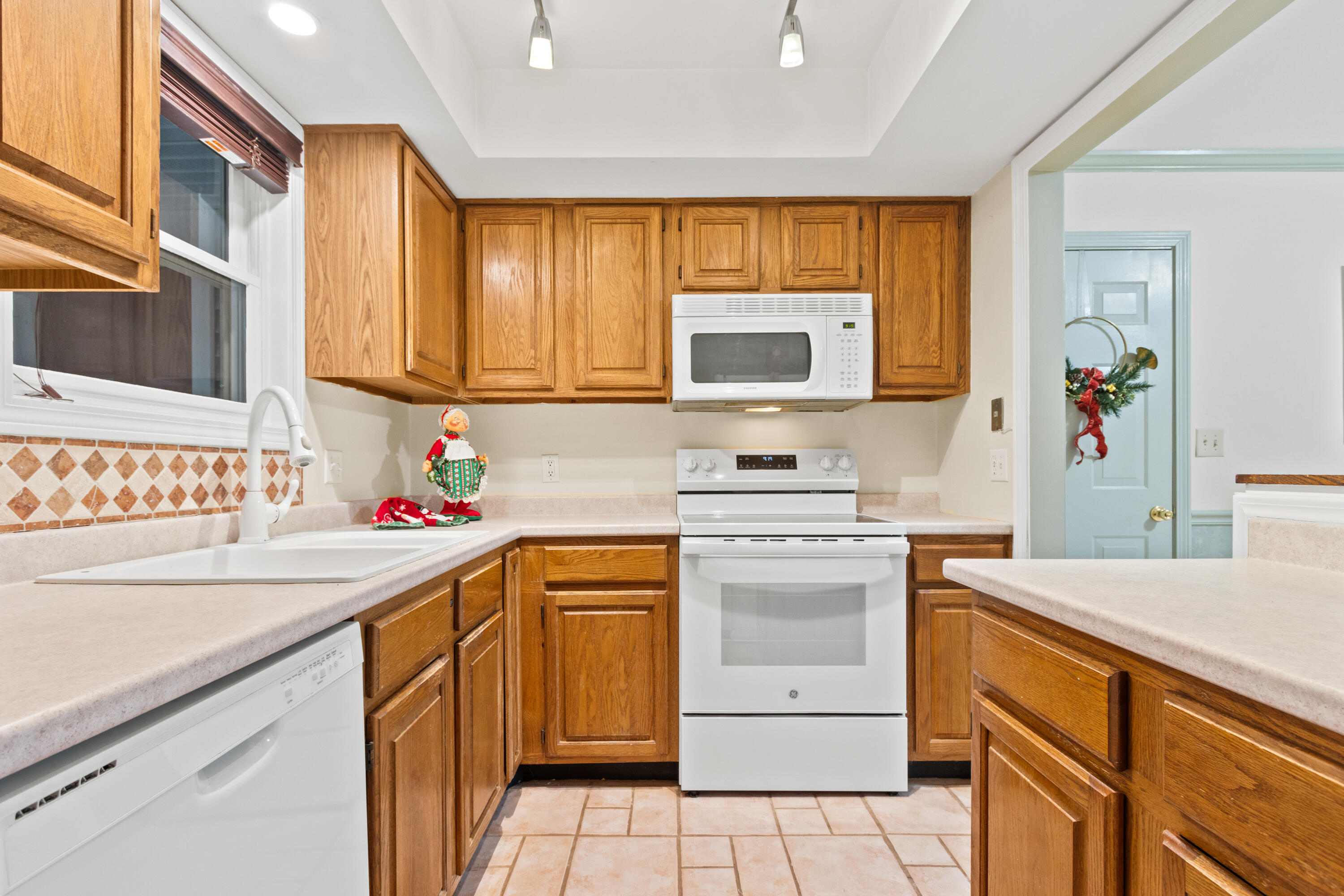 29 Old Orchard Road, Unit 10 Saco, ME 04072 - Photo 13 of 49 20251110TR-71013