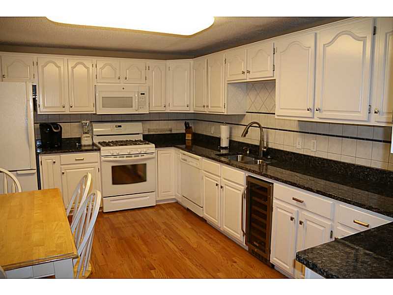 5390 Post Road, Unit 8 East Greenwich, RI 02818 - Photo 4 of 15 Kitchen.