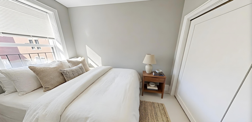 9 Anderson Street, Unit 4R Boston, MA 02114 - Photo 5 of 9