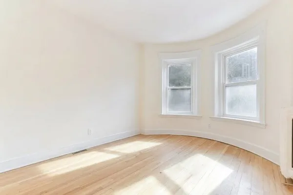 $2,600 | 36 Winchester Street, Unit 2, Brookline, MA 02446