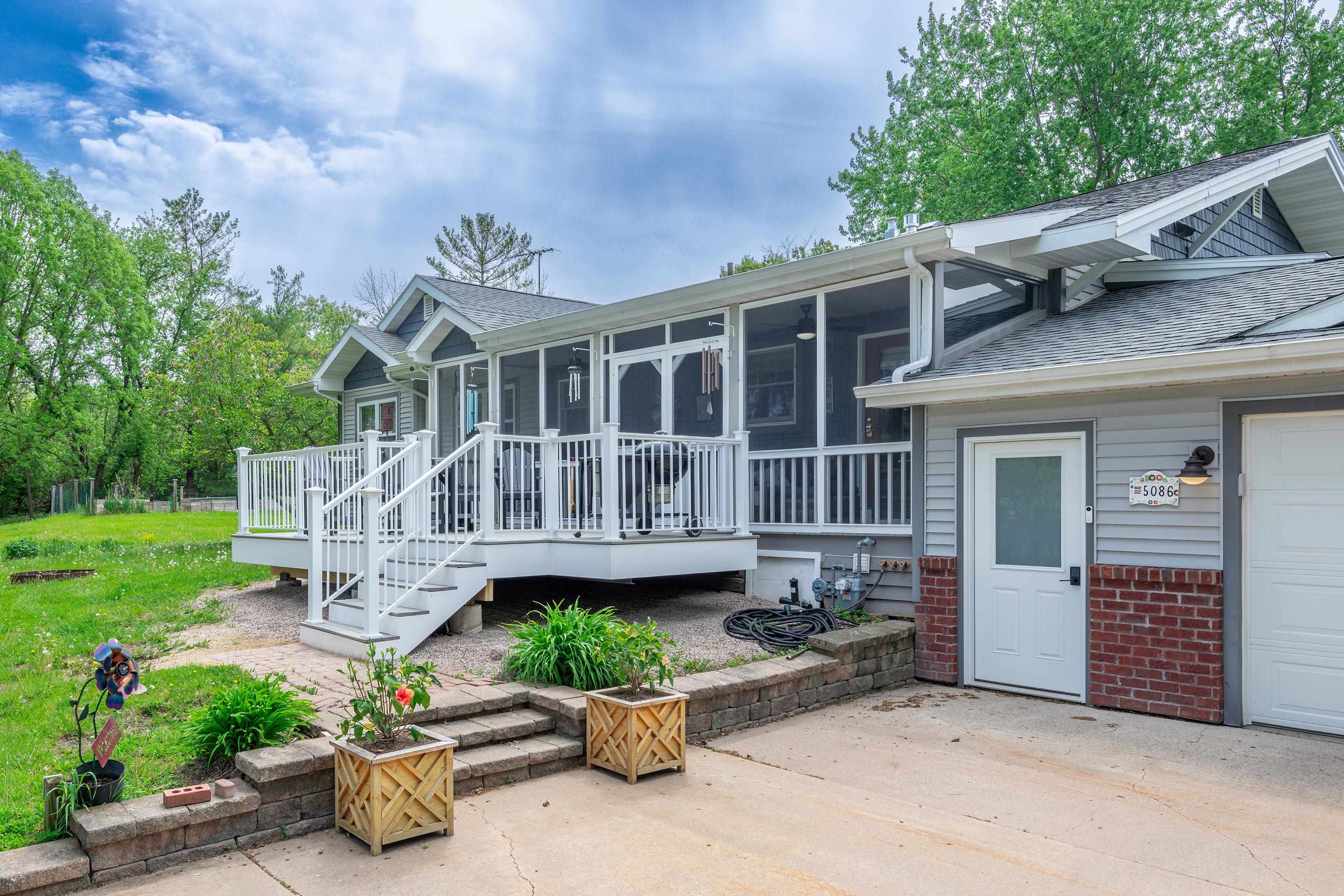 5086 Valley Heights Road Oshkosh, WI 54904 - Photo 1 of 86