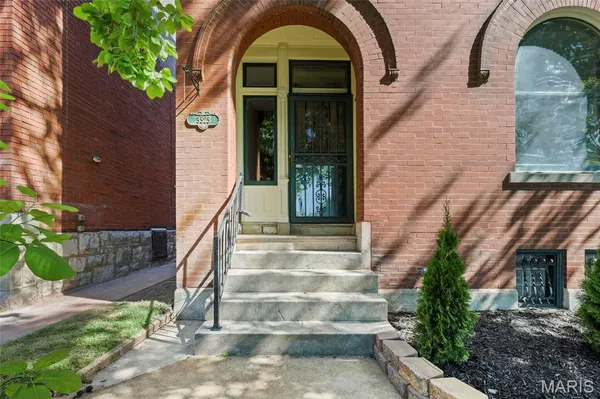 $430,000 | 3525 Hartford Street, St. Louis, MO 63118