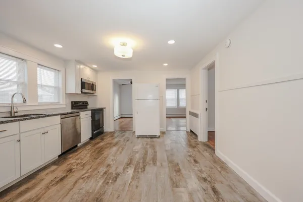 $2,250 | 154 Manning Street, Manchester, NH 03103