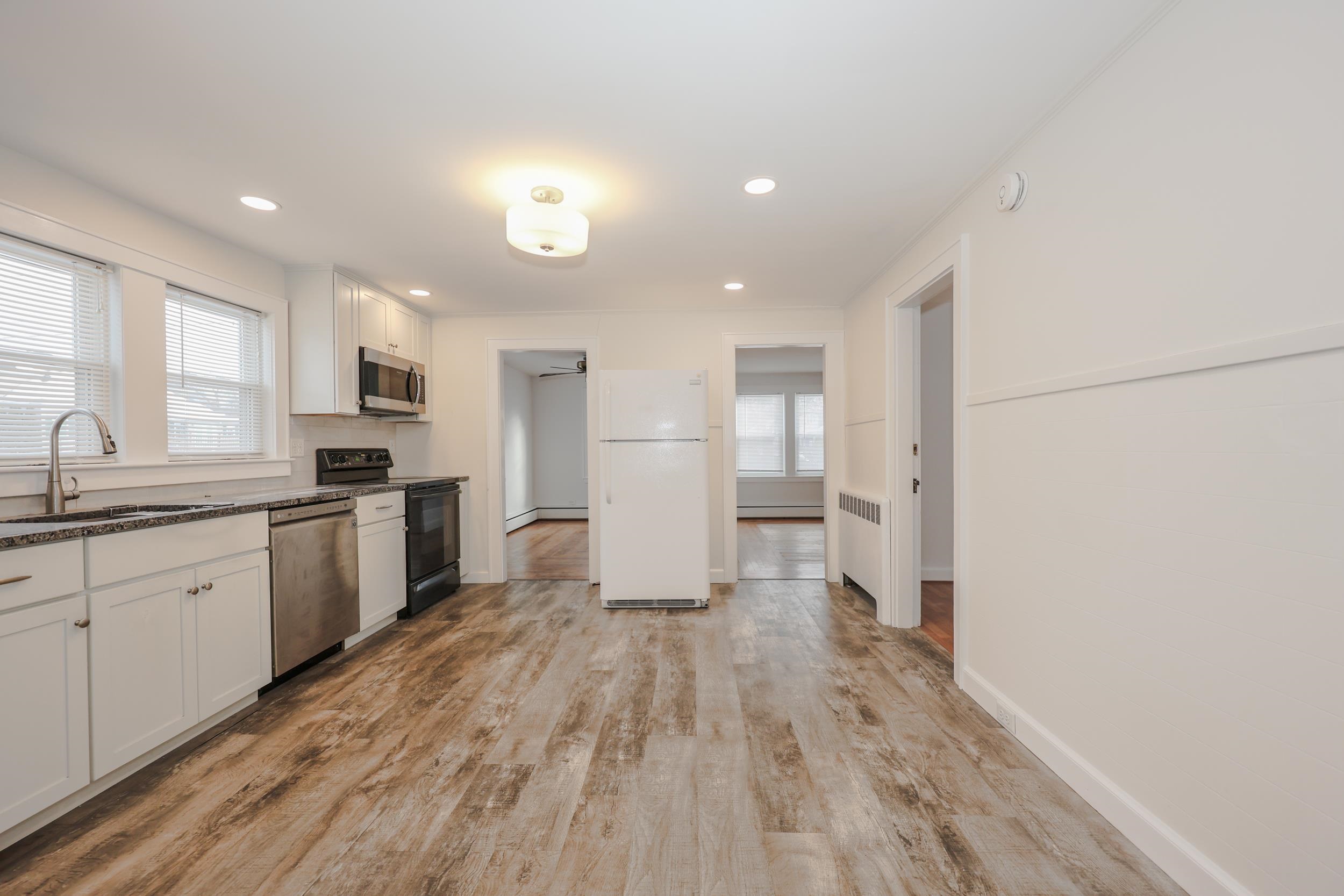 154 Manning Street Manchester, NH 03103 - Photo 4 of 22