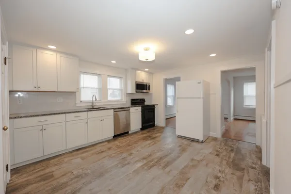 $2,250 | 154 Manning Street, Manchester, NH 03103