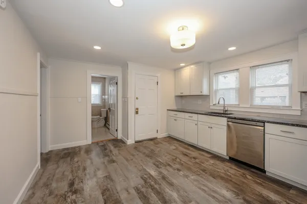 $2,250 | 154 Manning Street, Manchester, NH 03103