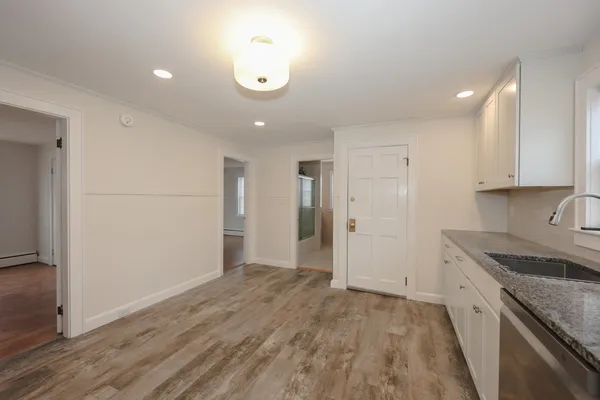 $2,250 | 154 Manning Street, Manchester, NH 03103