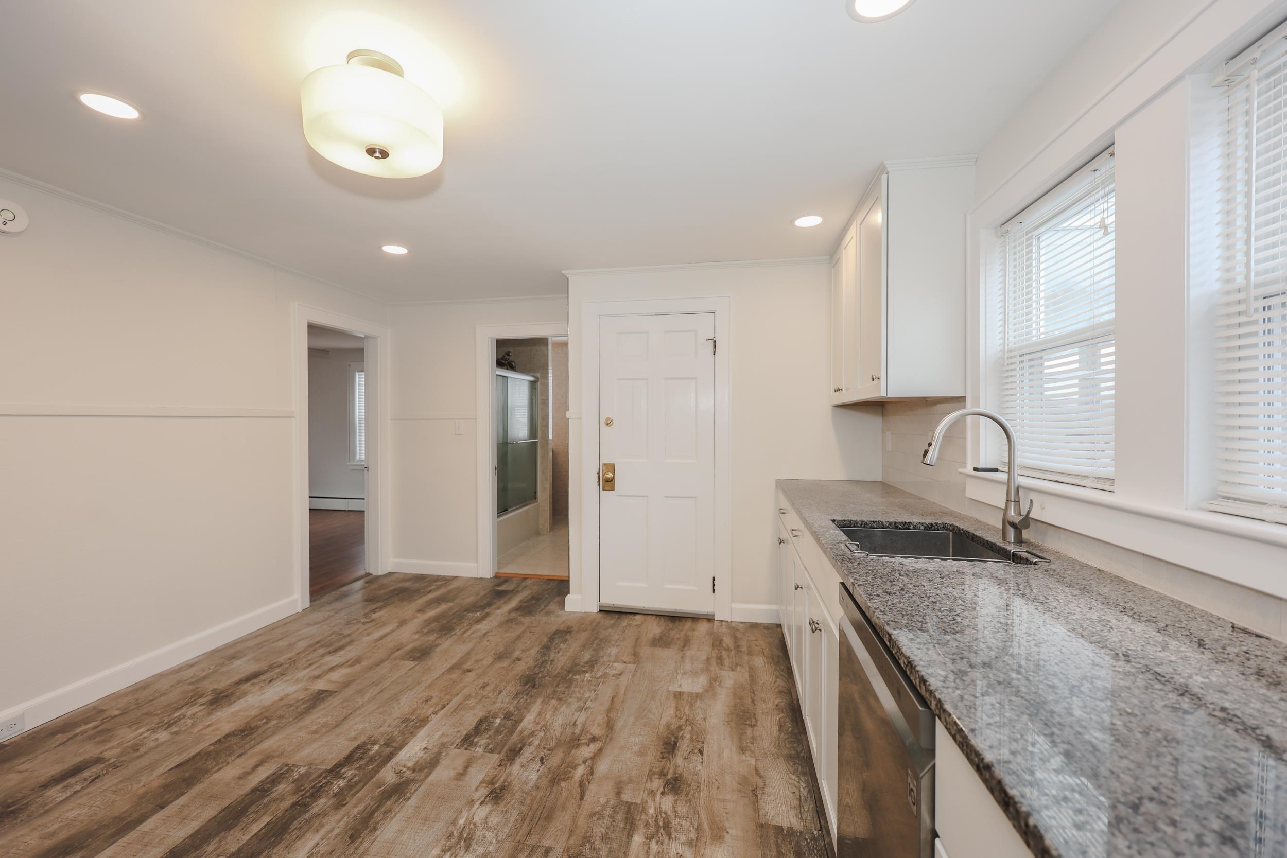 154 Manning Street Manchester, NH 03103 - Photo 8 of 22