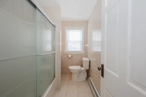 $2,250 | 154 Manning Street, Manchester, NH 03103