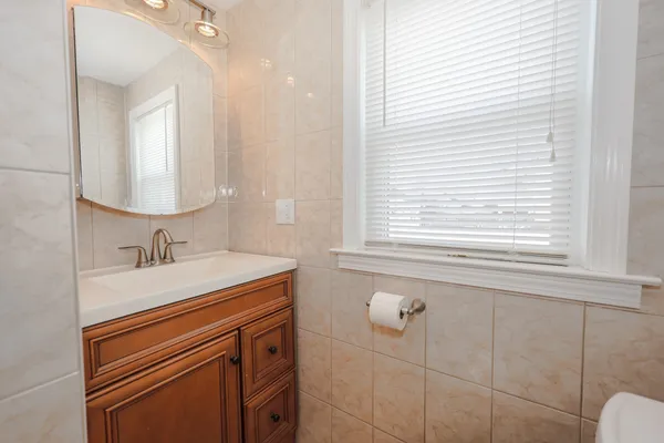 $2,250 | 154 Manning Street, Manchester, NH 03103