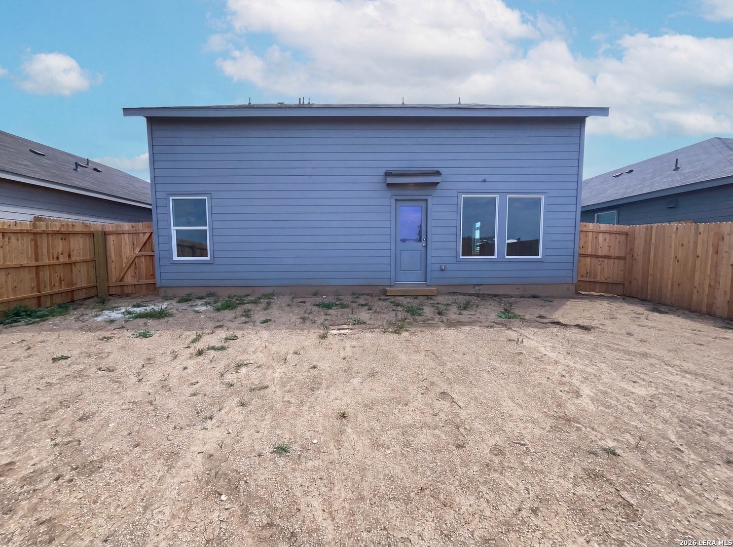 320 Pacific Waters Seguin, TX 78155 - Photo 5 of 16 a view of a backyard