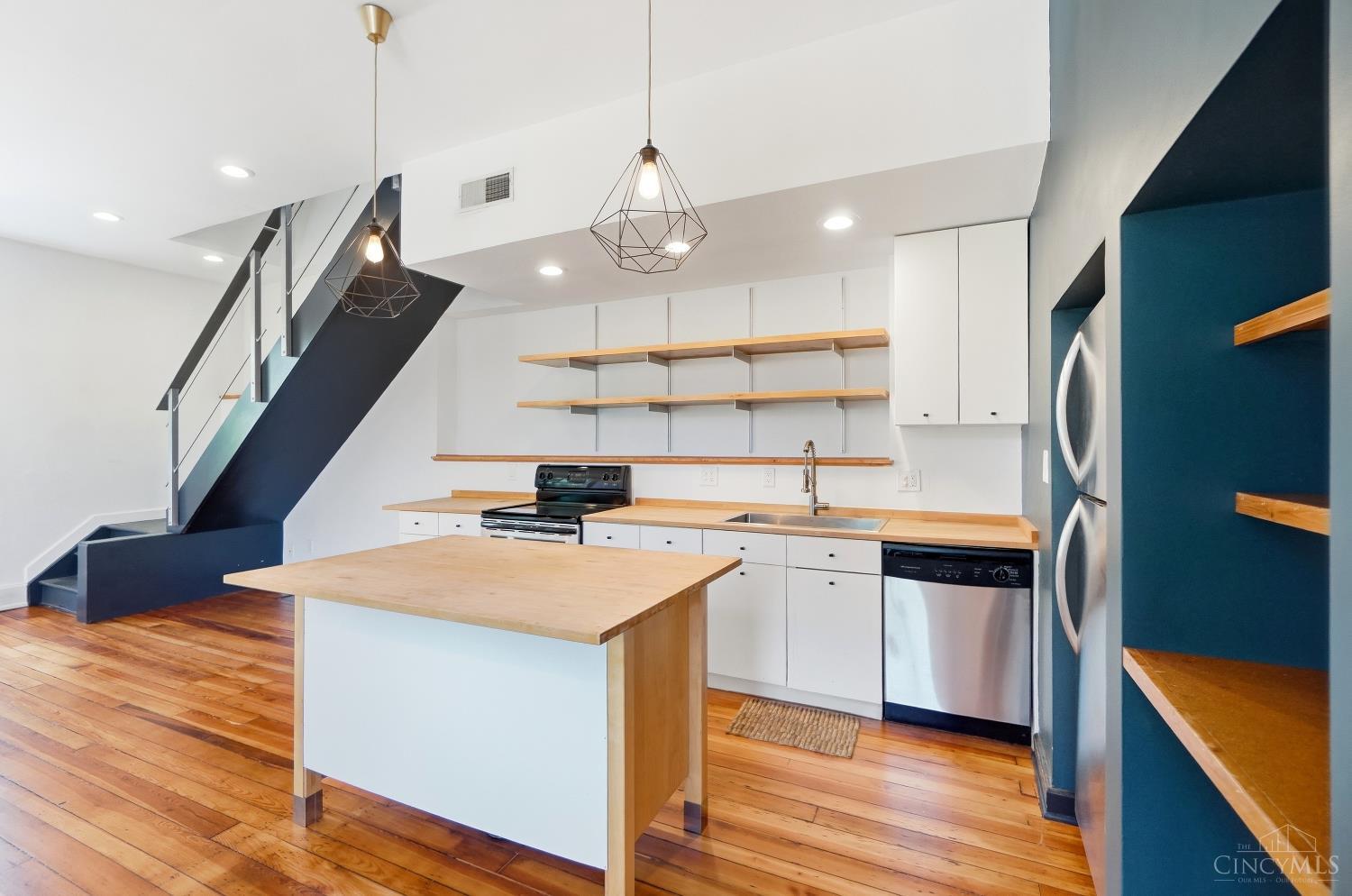 1314 Spring Street, Unit 4 Cincinnati, OH 45202 - Photo 8 of 37 Gallery Image 8