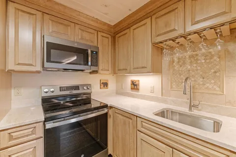 $1,895,000 | 38 Lake Shore Drive, Unit 10, Moultonborough, NH 03254