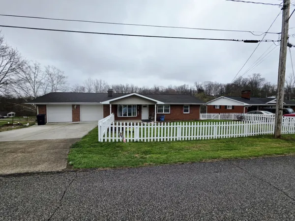 $315,000 | 4840 Sherwood Drive, Ashland, KY 41101