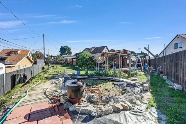 a front view of house with yard