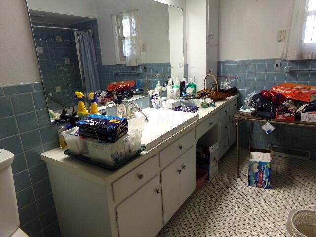 1363 Bonnie Ridge Road Columbus, OH 43228 - Photo 12 of 14 bathroom