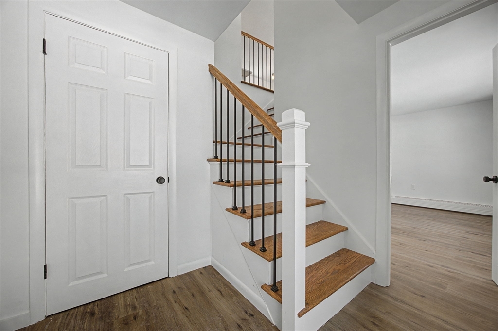 12 Davis Road Merrimack, NH 03054 - Photo 4 of 31