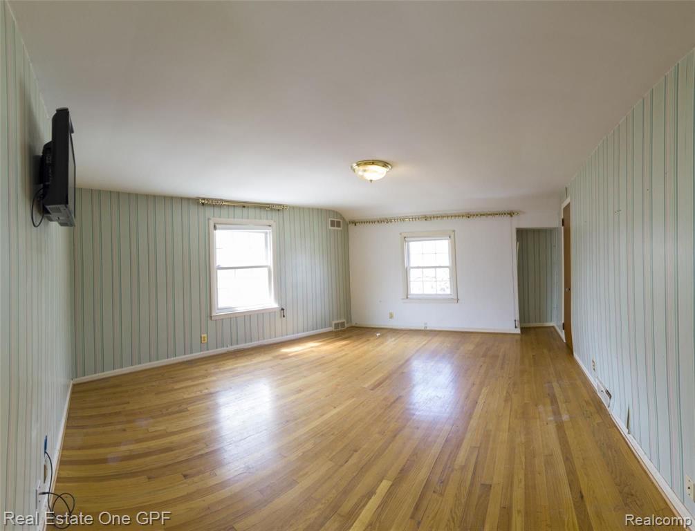 1325 Torrey Road Grosse Pointe Woods, MI 48236 - Photo 18 of 38