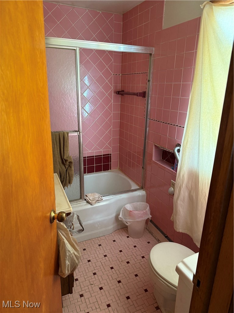 396 Patterson Avenue Akron, OH 44310 - Photo 17 of 21 Second Floor Bathroom