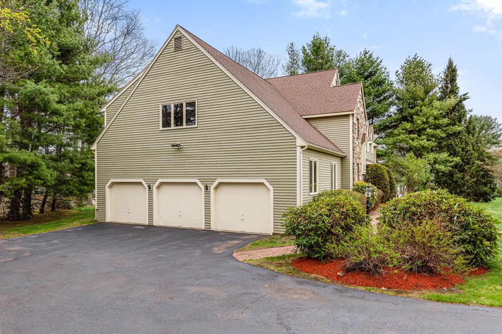 10 Nicholas Road Hopkinton, MA 01748 - Photo 4 of 37 Gallery Image 4