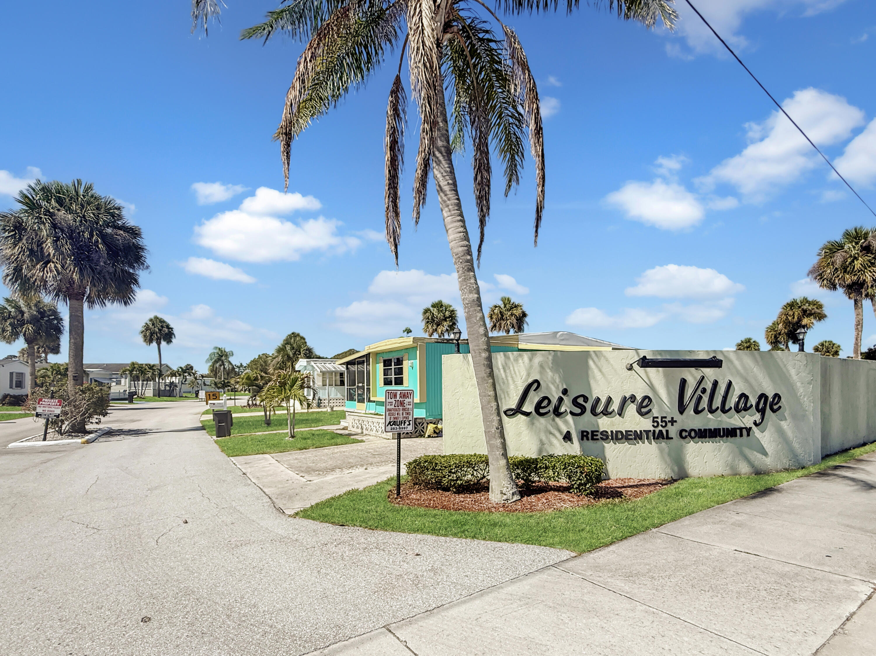 143 Southeast Easy Street Stuart, FL 34994 - Photo 2 of 25 9cea4024d4faecd3747fcf9a6c19e8679f97b4e5