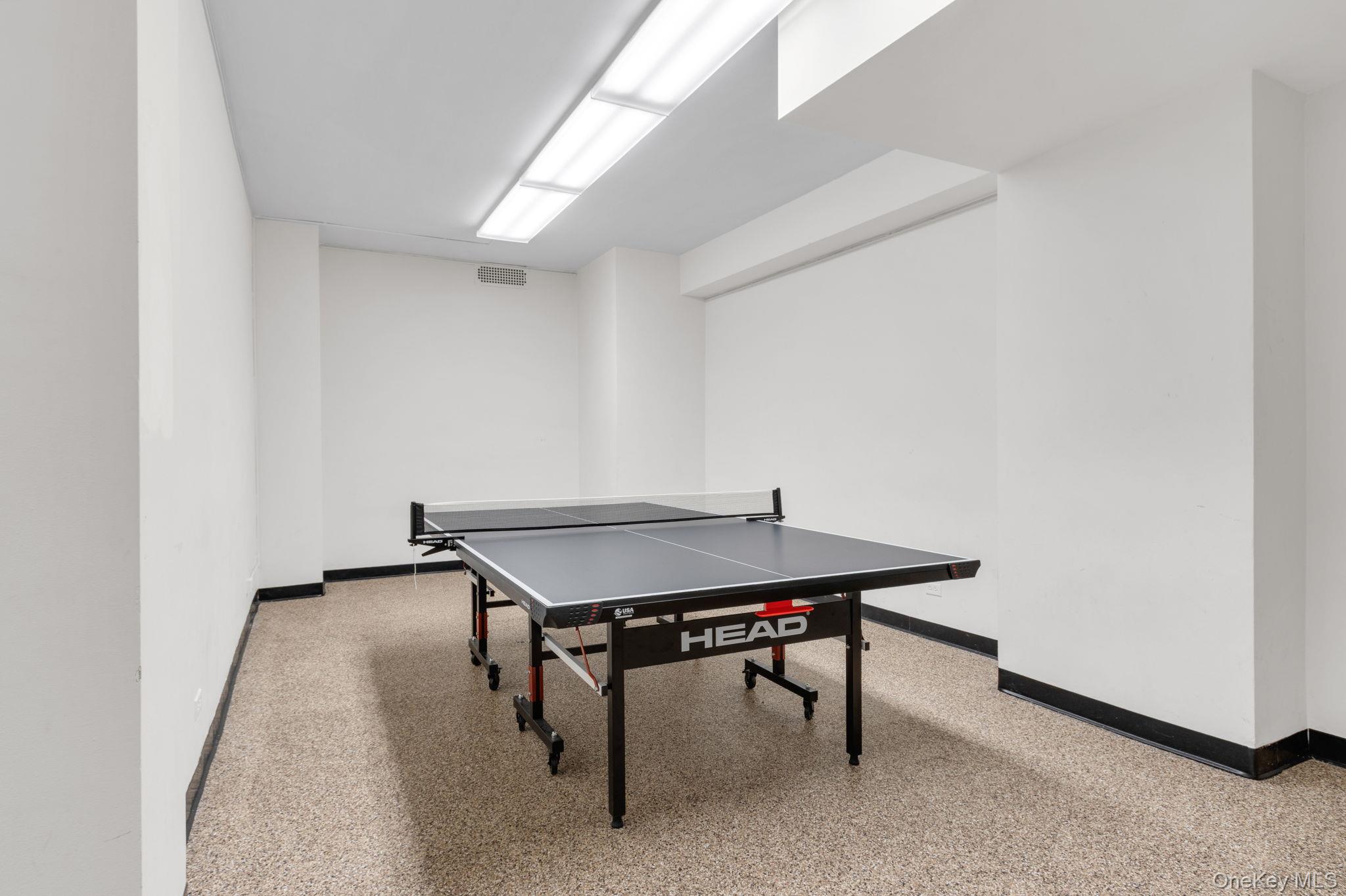 2500 Johnson Avenue, Unit 15P Bronx, NY 10463 - Photo 33 of 50 a room with a table and chairs