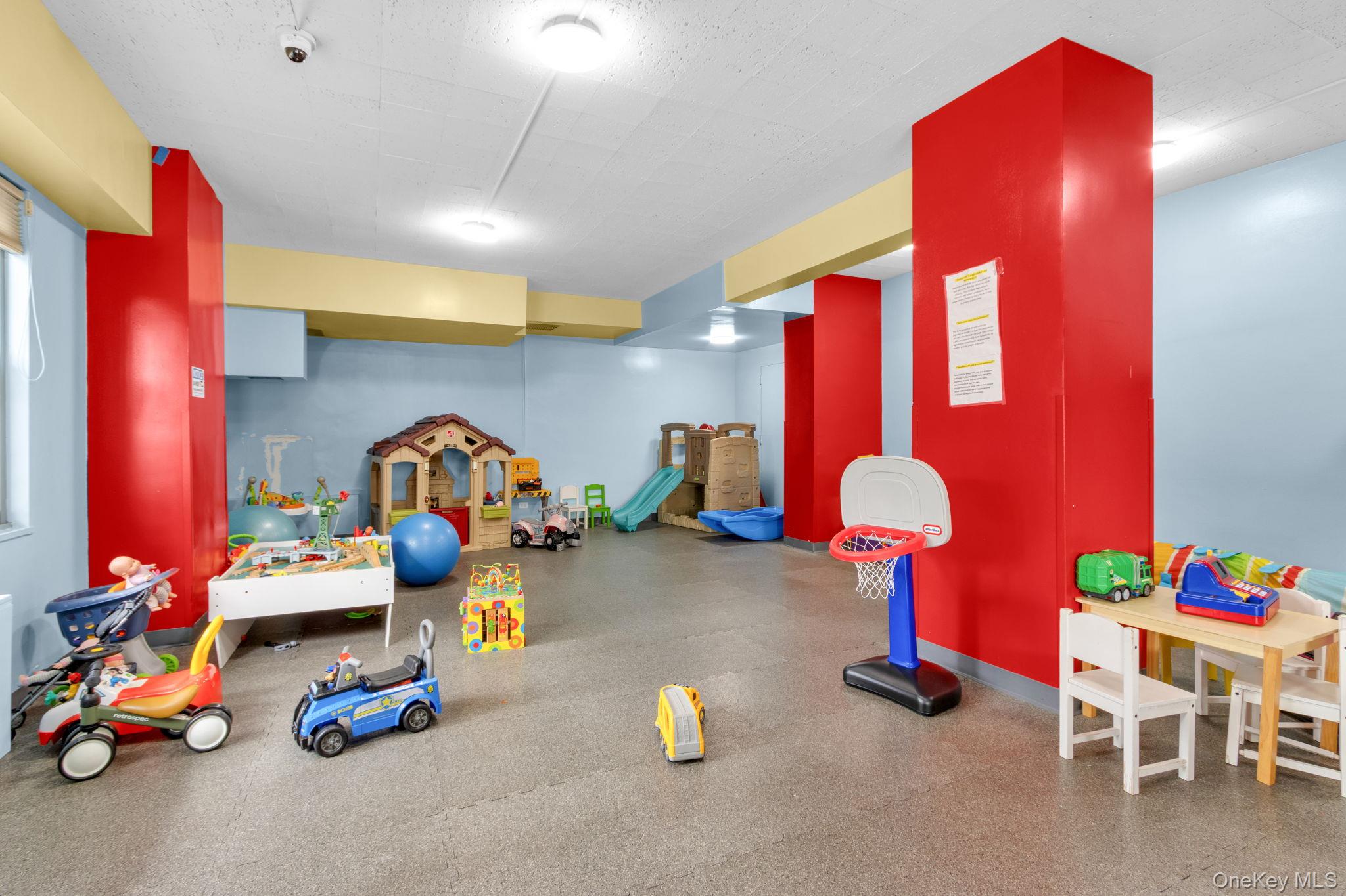 2500 Johnson Avenue, Unit 15P Bronx, NY 10463 - Photo 39 of 50 a play room with toys