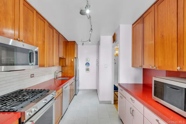 $565,000 | 2500 Johnson Avenue, Unit 15P | Spuyten Duyvil