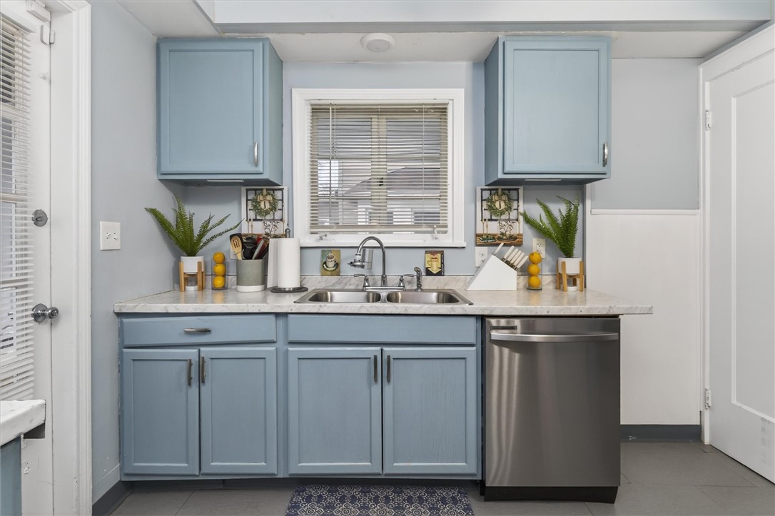 14 Burlington Avenue Rochester, NY 14619 - Photo 11 of 42