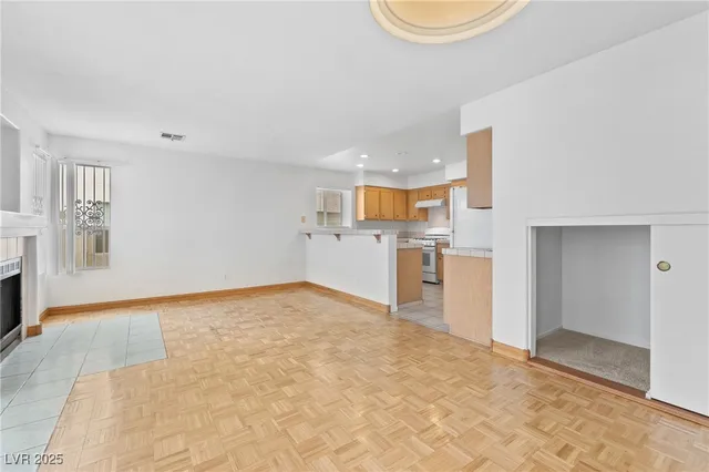 $2,040 | 7704 Rockfield Drive, Las Vegas, NV 89128