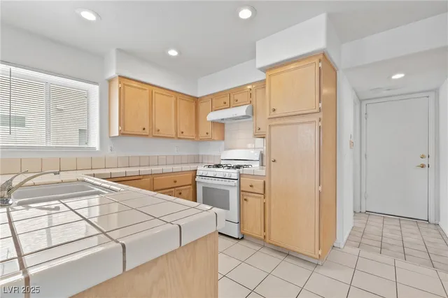 $2,040 | 7704 Rockfield Drive, Las Vegas, NV 89128