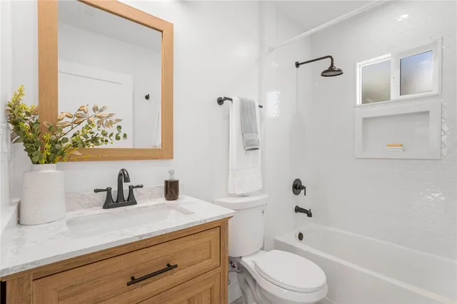 $935,000 | 5126 6th Avenue, Los Angeles, CA 90043