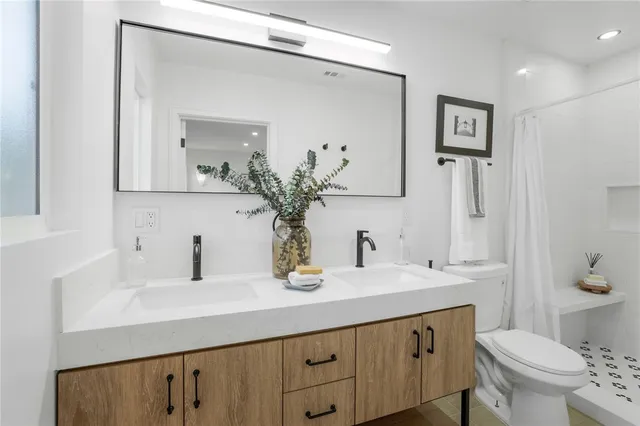 $935,000 | 5126 6th Avenue, Los Angeles, CA 90043