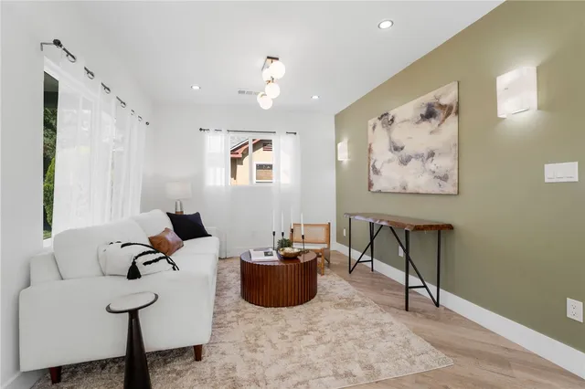 $935,000 | 5126 6th Avenue, Los Angeles, CA 90043
