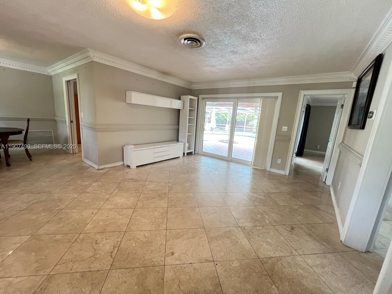 2001 North 41st Avenue Hollywood, FL 33021 - Photo 4 of 52
