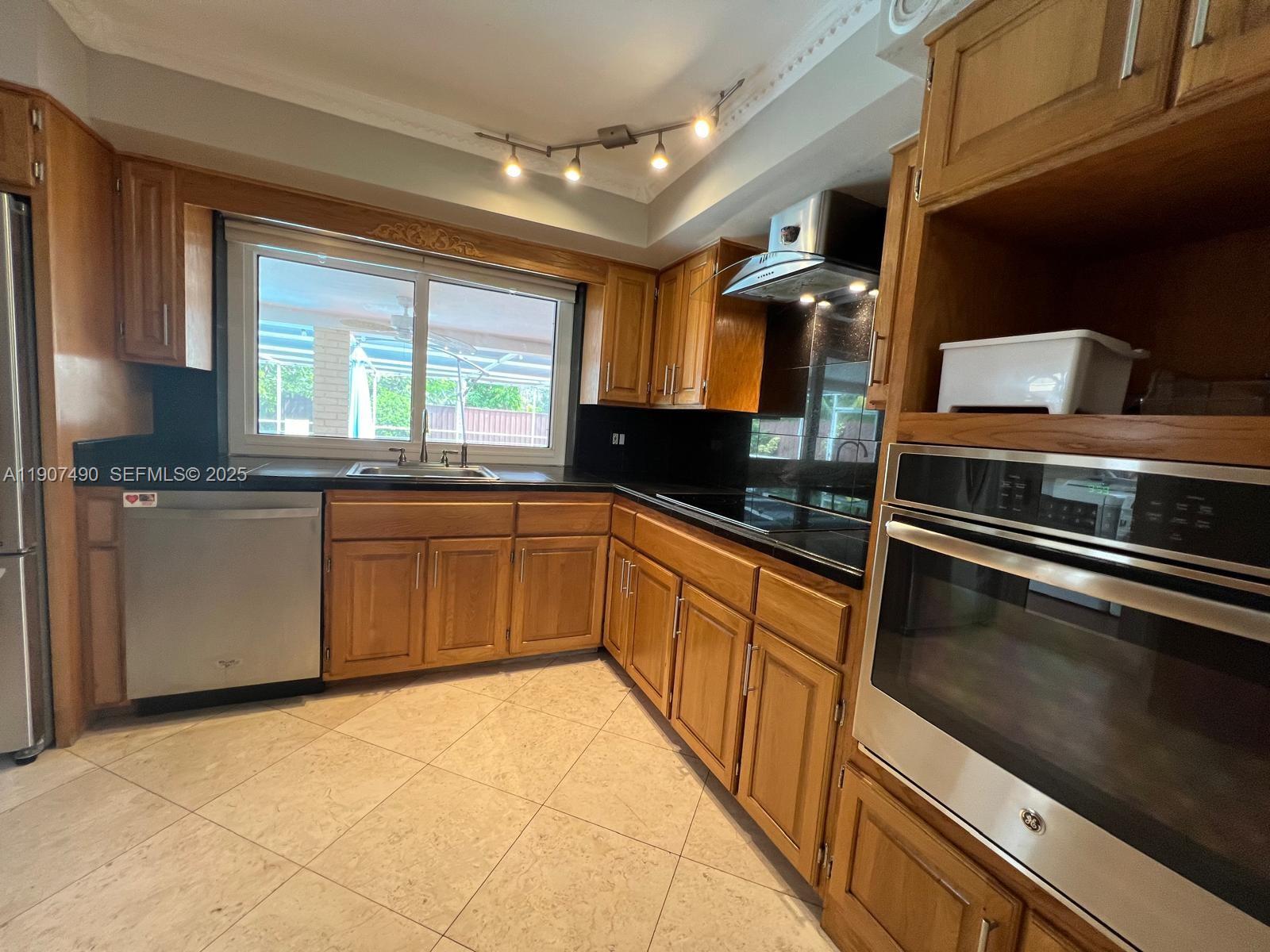 2001 North 41st Avenue Hollywood, FL 33021 - Photo 8 of 52