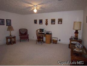 1608 Maureen Court Springfield, IL 62702 - Photo 4 of 9