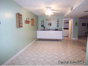 1608 Maureen Court Springfield, IL 62702 - Photo 5 of 9