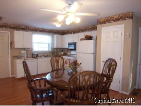 1608 Maureen Court Springfield, IL 62702 - Photo 6 of 9